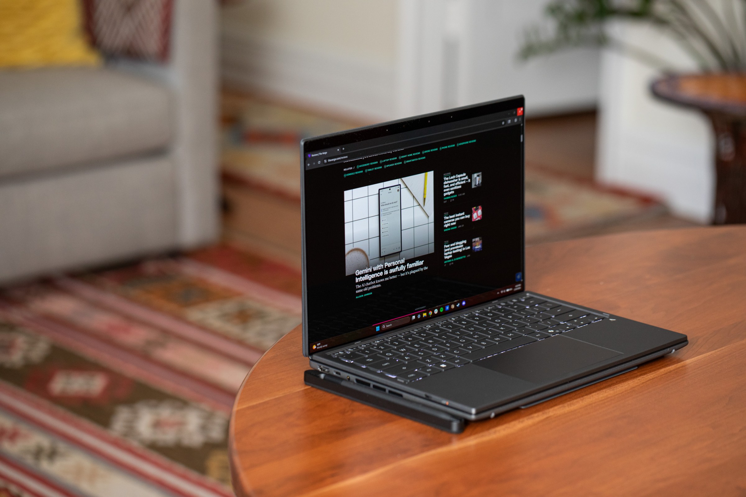 Çift ekran, şıklık ve güç bir araya geldi