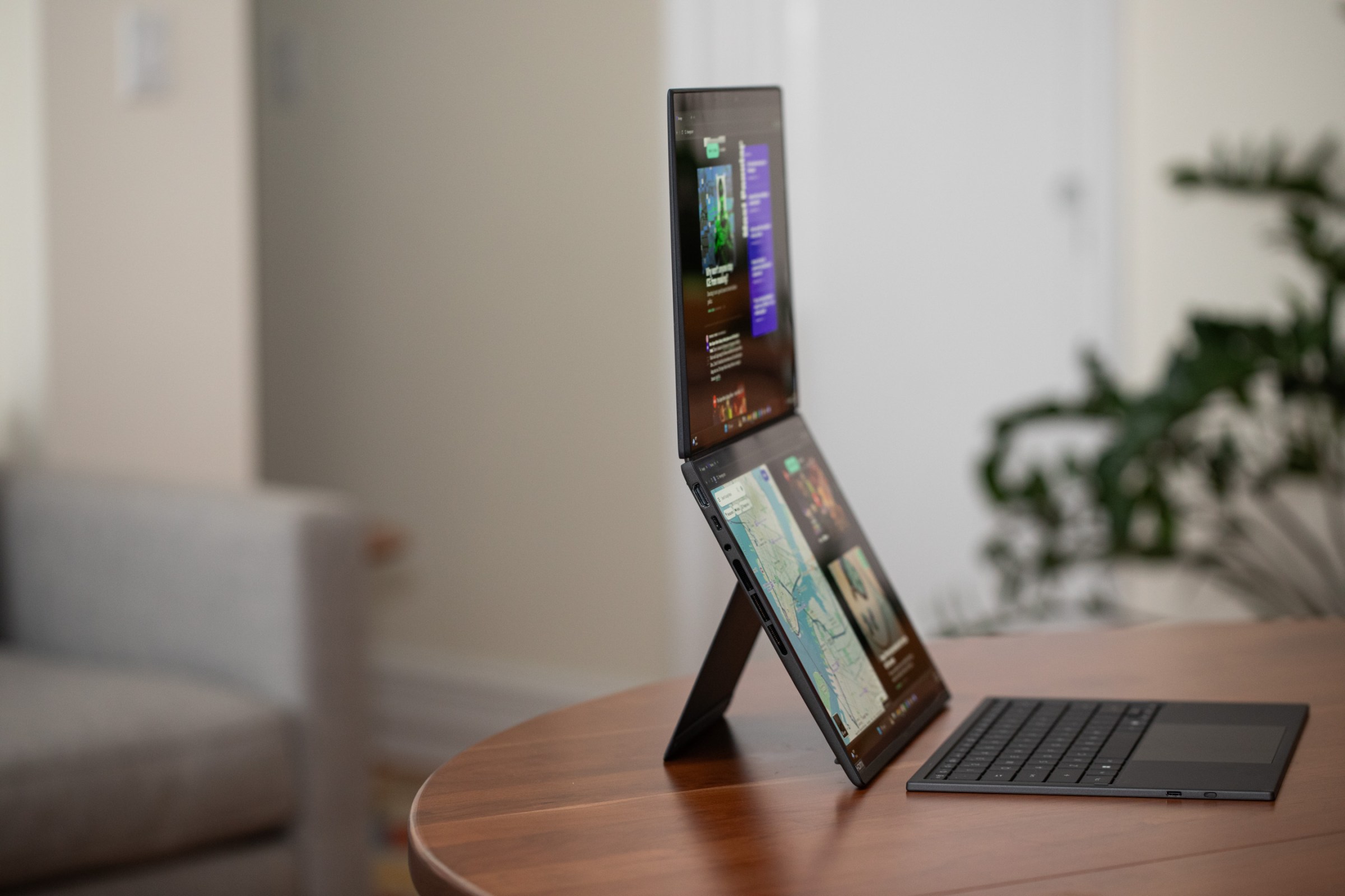 Çift ekran, şıklık ve güç bir araya geldi