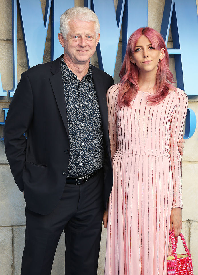 Ailesiyle gurur, başarıyla yüzleşme, karmaşık ilişkiler