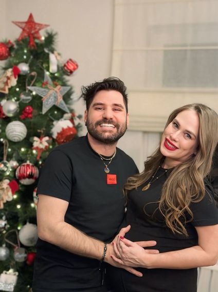 Gülüyorlar, ışıklar, umut, yeni bir başlangıç yaklaşıyor