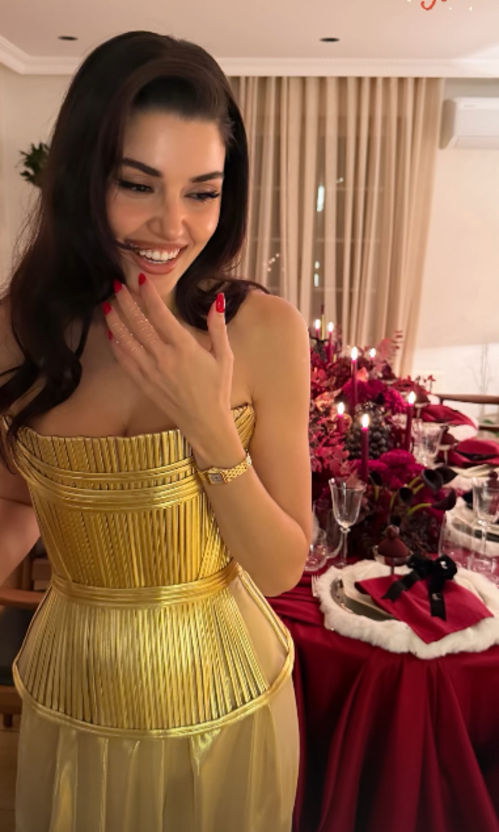 Gülüşüyle yeni yılı karşıladı, ışık saçtı