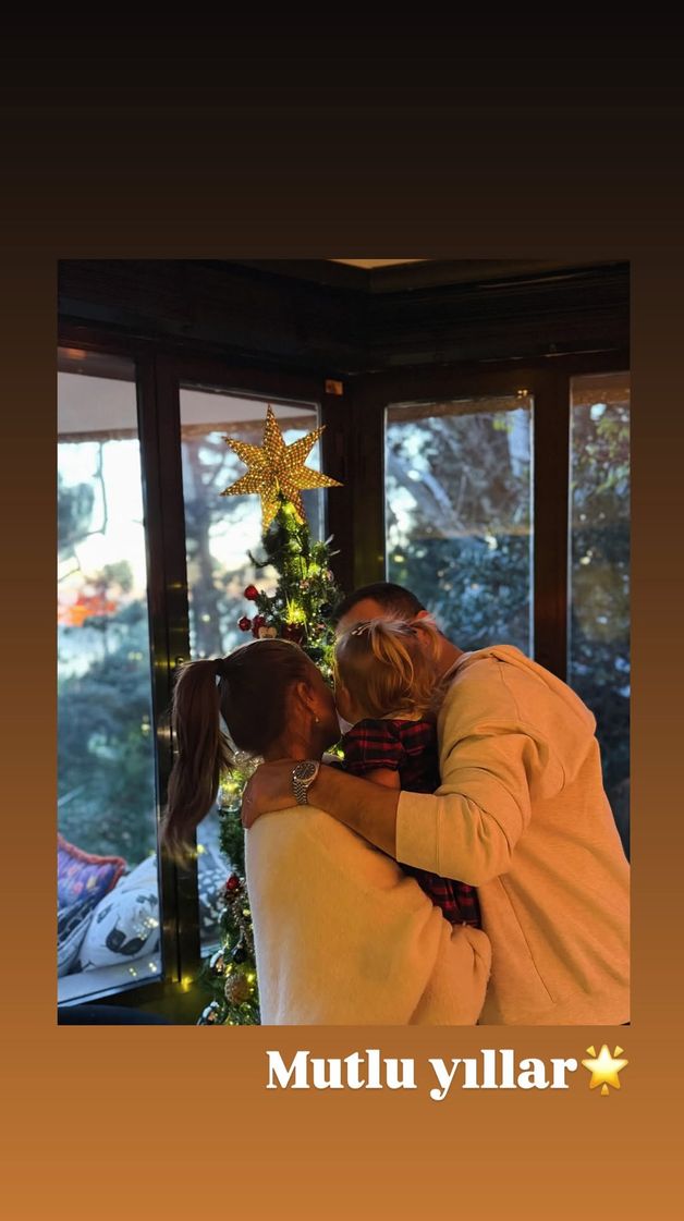 Mutluluk dorukta, aile tamam, yeni yıl neşesi!