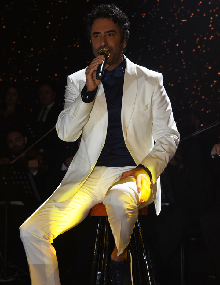 Yılların yükü, yeni umutlar, sahne ışığında dindirme