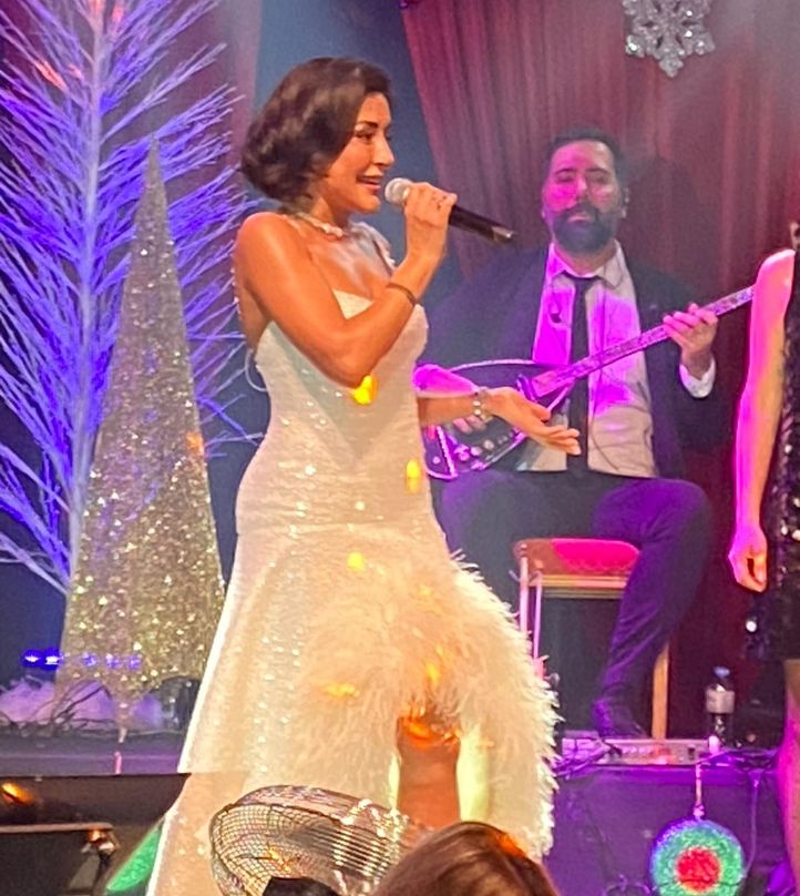 Gülüşü aydınlık, sahnesi bir masal gibi