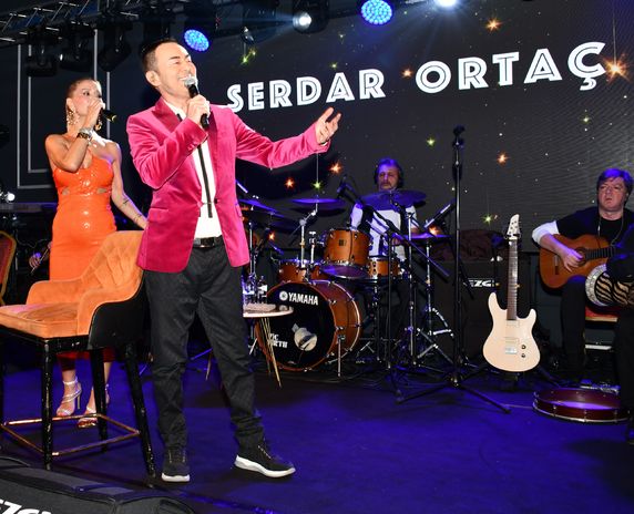 Enerji dolu sahne, İzmir'de yılbaşı coşkusu, unutulmaz anılar