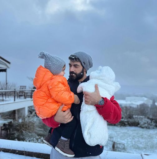 Yeni yıl, kar, sevgi, aile, sürpriz bebek!