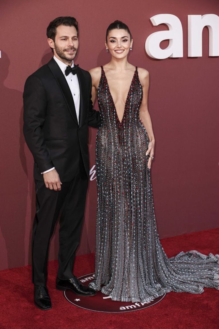 Yeni bir aşk mı? Dedikodular havada uçuşuyor