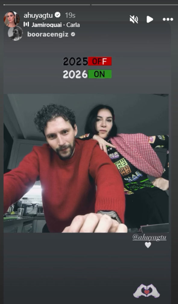 Gülüşler bulaşıcı, yeni yıl enerjisi yüksek!