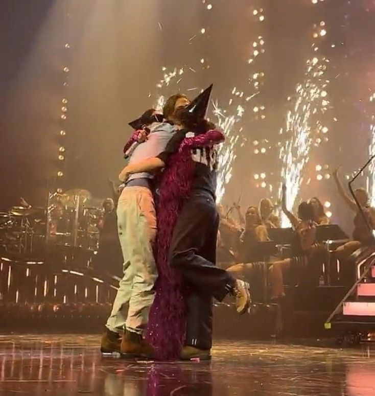 Ayrılık gözyaşları, sahne ışığında bir yılbaşı anısı