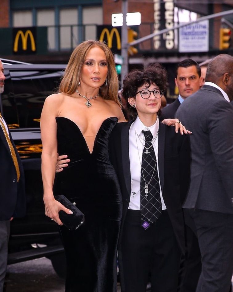 Aşk, gurur, gözyaşı, sahne, ikizler, yılbaşı, anı