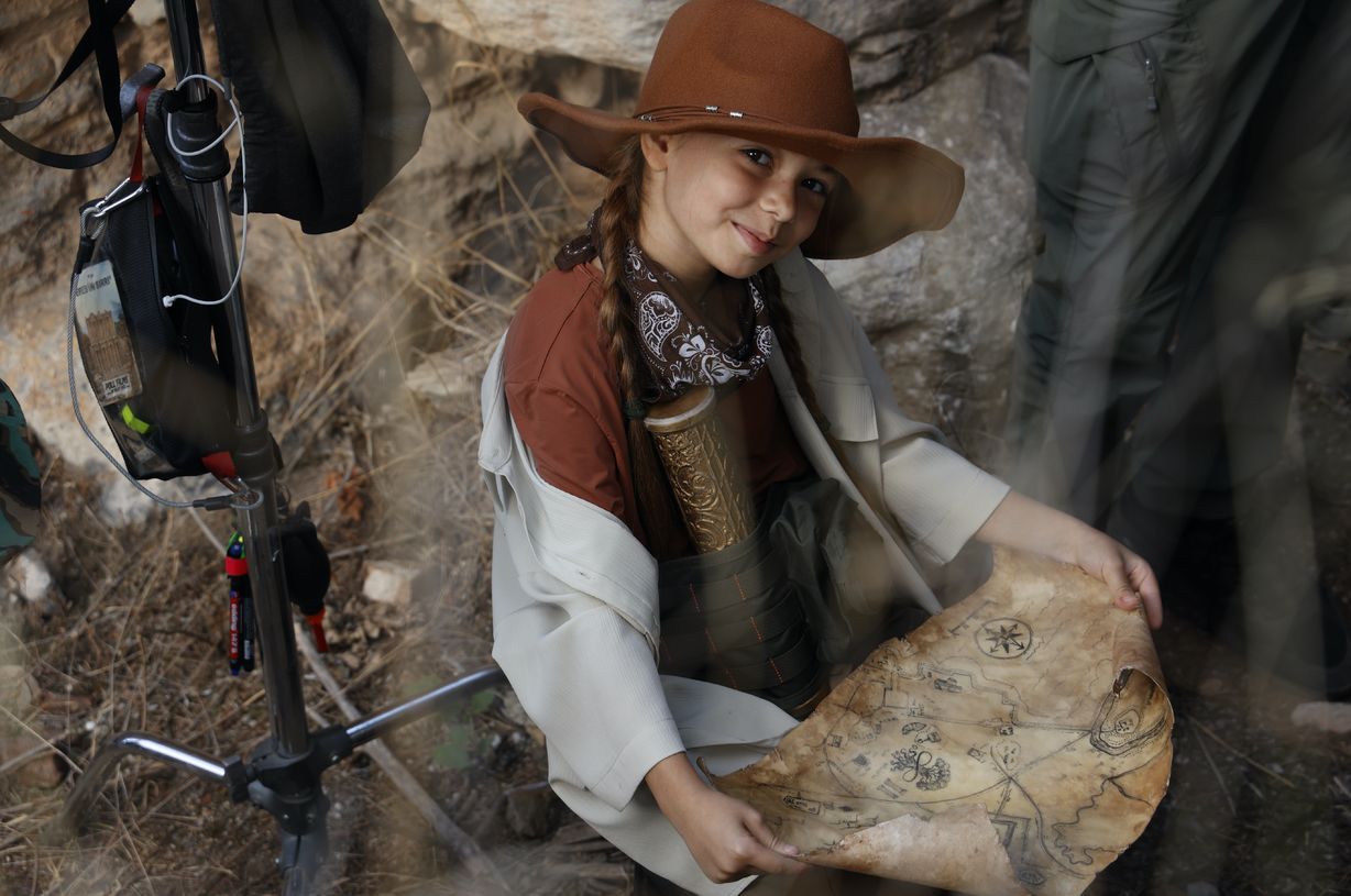 Antik taşlar, gizemli fısıltılar, genç kahramanlar, unutulmaz yolculuk