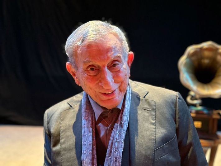 Usta sanatçı Haldun Dormen'e acil şifalar dileriz