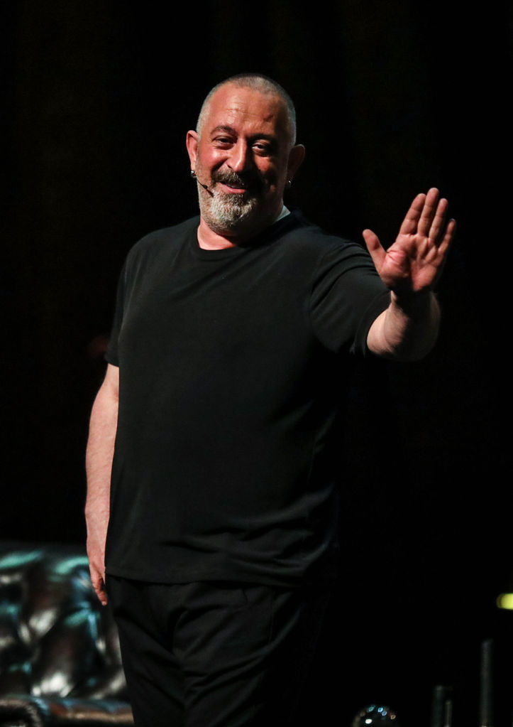 Yorumlar, eleştiriler, tartışma, komedi, ayrımcılık, sosyal medya