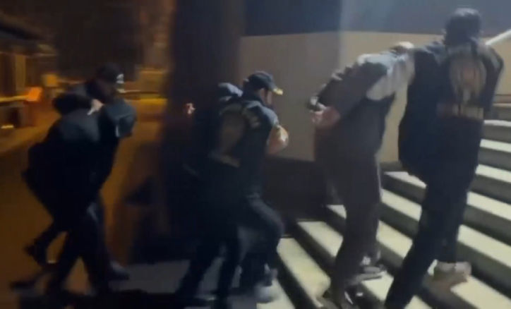 Sanatçıya silahlı saldırı, şüpheliler adalete teslim edildi