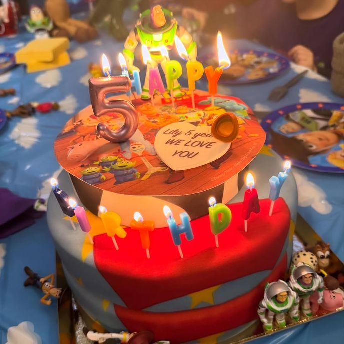 Küçük prenses Lily, beş yaşına girdi, neşe dorukta!