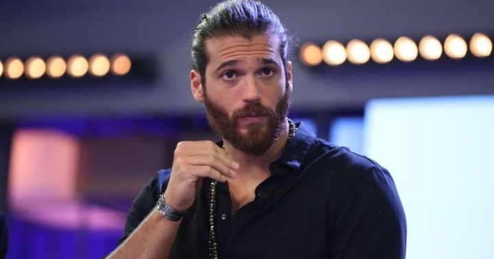 Oyuncunun serbest kalması, davetkar bir rahatlama ve merak uyandırıyor