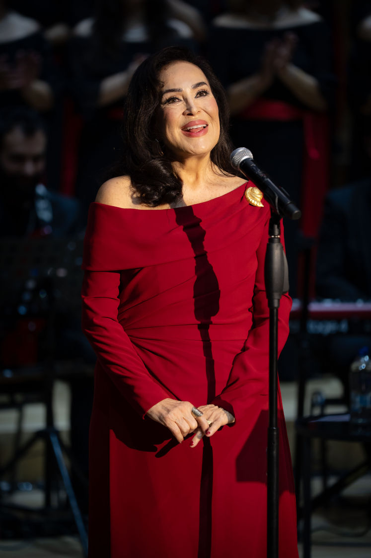 Efsane, sahnedeki ışığıyla hayranlarını büyüledi