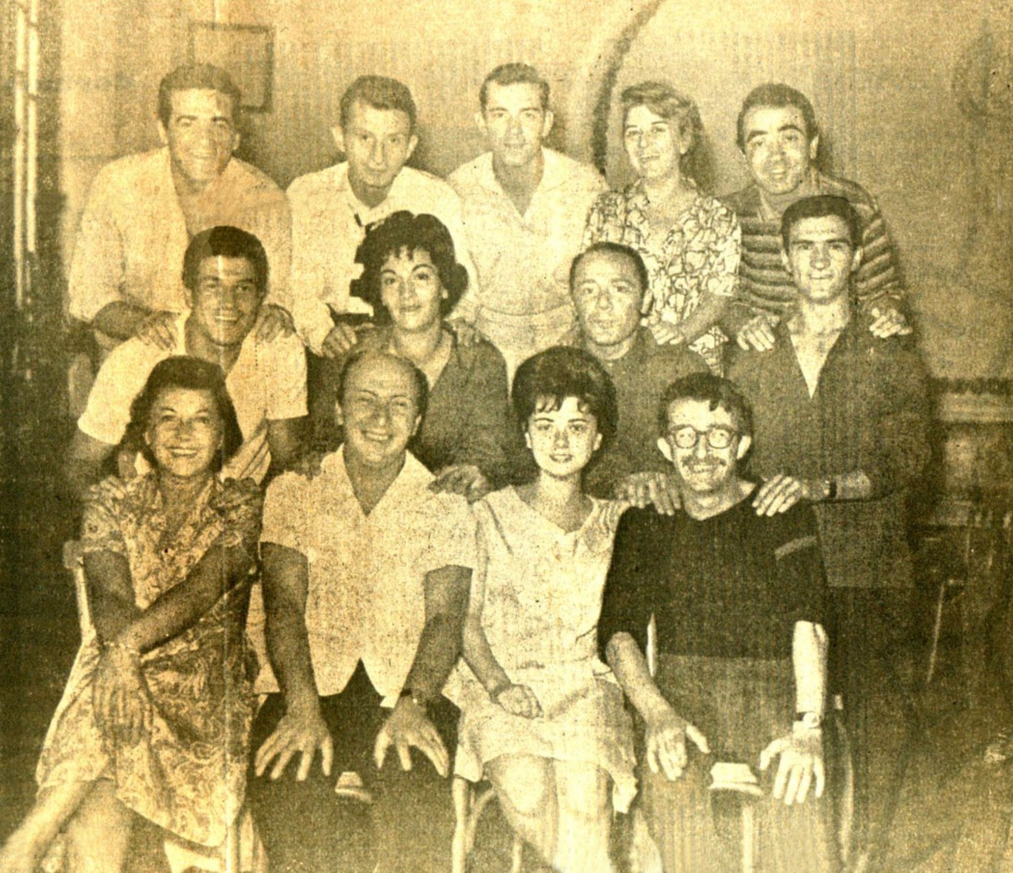 Tiyatro efsanesi, yanlış haberlere rağmen ayakta!