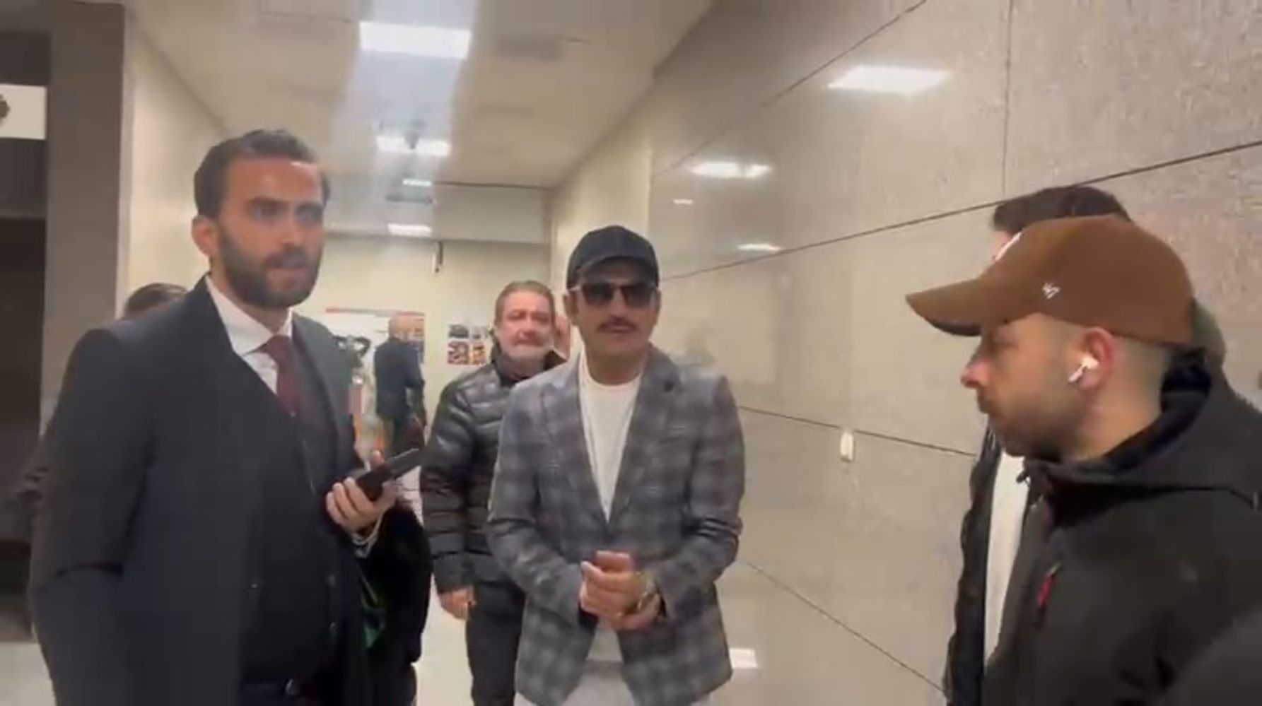 Gelir açıklamasıyla dikkat çeken dava, beklenmedik bir gelişmeyle ertelendi