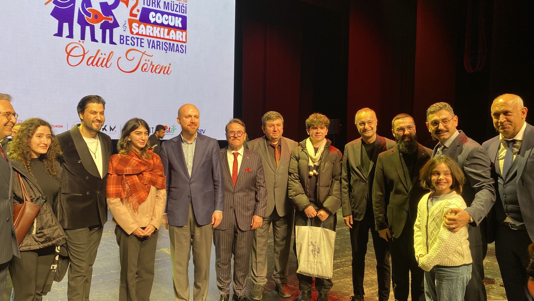 Minik ellerden gelen melodiler, geleceğe umutla yankılandı