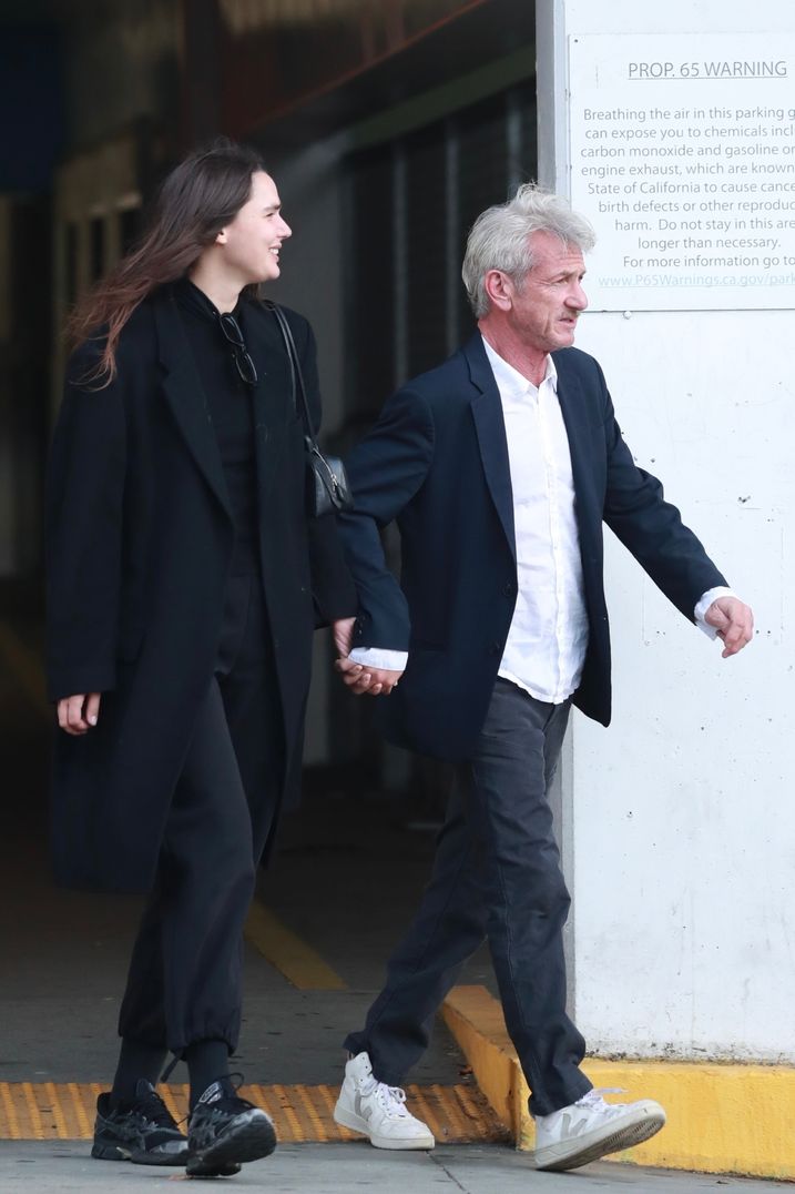 Alışverişte elele, aşkın yaş farkı dinlemediği an