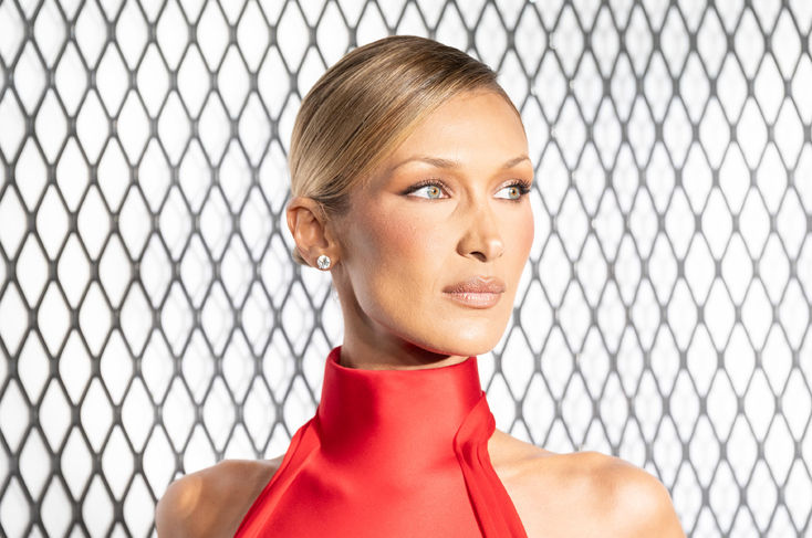 Bella Hadid, ışıltısıyla galayı aydınlattı, göz kamaştırdı