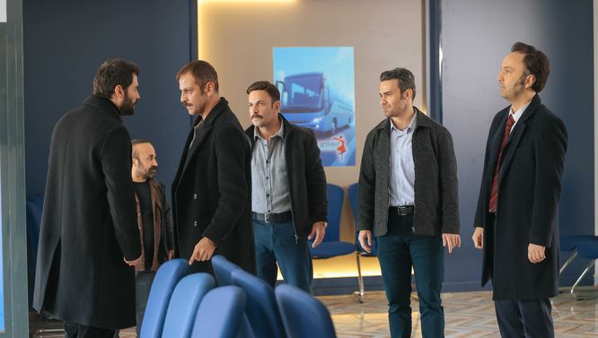 Gizemler, ihanetler ve aşkın karmaşık dansı