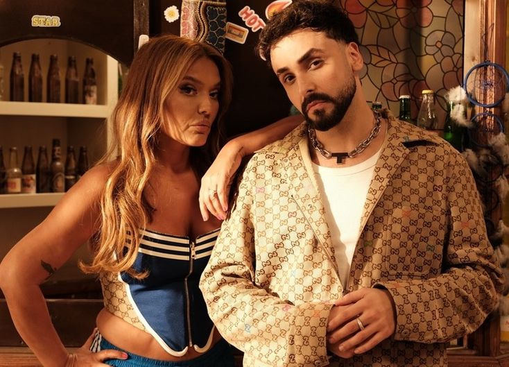 Kız, sevgi, barışma, müzik, gülümseme, yeniden başlama