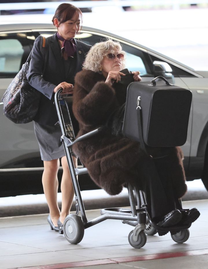 Yaşamaya devam ediyor, stilinden ödün vermiyor, ilham verici