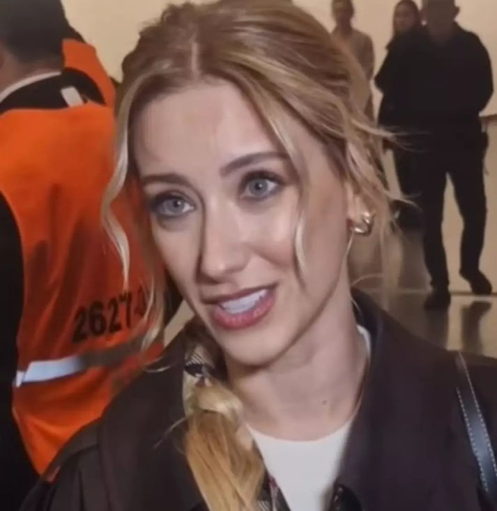 Gülüşüm değişti, yeni bir başlangıç, ışık saçıyor