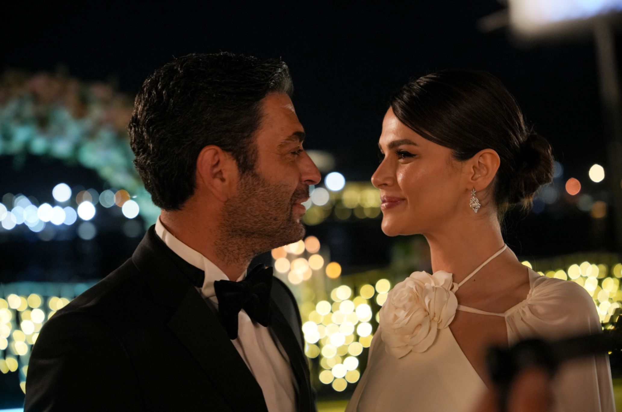 Görselin içeriğine bağlı olarak birkaç seçenek: İstanbul'un büyüsü ekranlara yansıyor