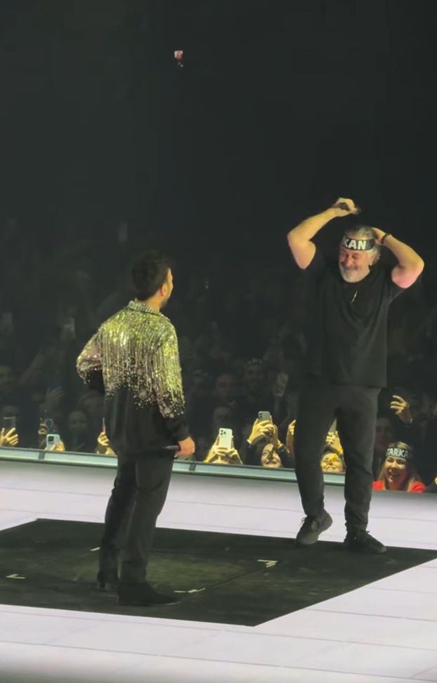 İki dev, tek sahnede, kahkaha ve müzik şöleni