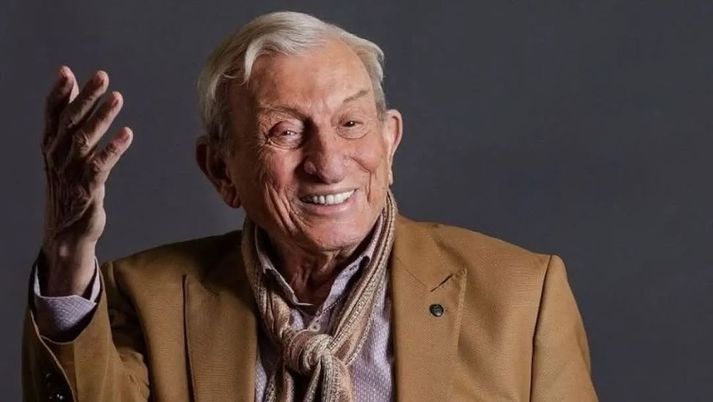 Perde kapandı, ışıklar söndü, tiyatro dünyası saygıyla eğildi