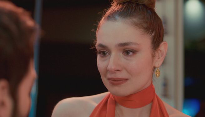 Aşk fısıltısı, Zülfikar'ın bakışları, gerilim yükseliyor