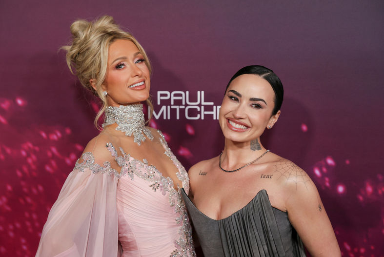 Pembe şıklık, aile saadeti, Hollywood parıltısı