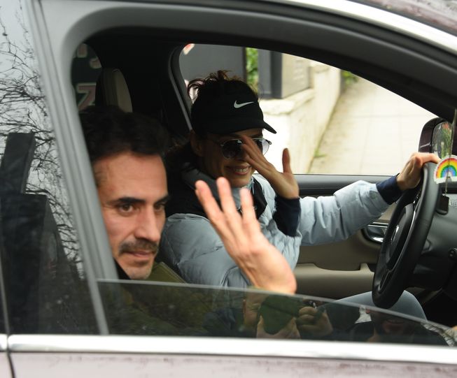 Tenis keyfi, kahkaha dolu anlar, eşle rekabet