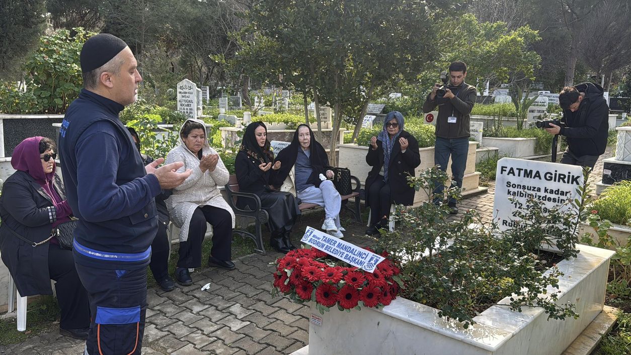 Anılarla doldu, Bodrum'da Fatma Girik saygıyla anıldı