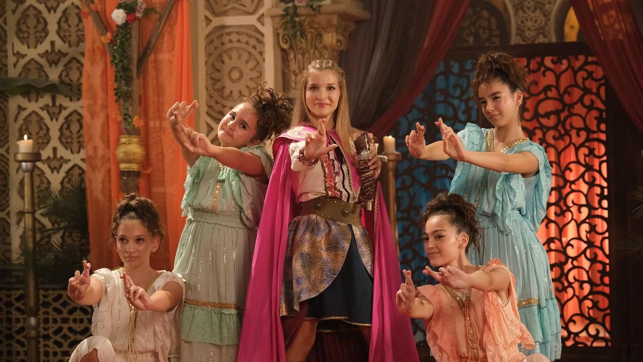 Gülüşler havada, kardeşlik sinemada!