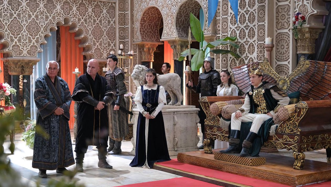 Kahkahalarla dolu, ailece izlenecek sıcak bir macera!