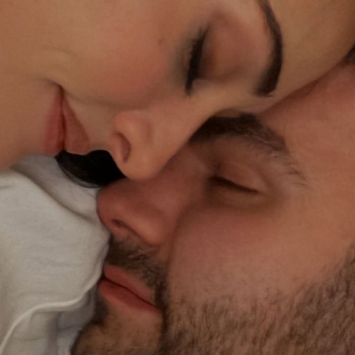 Kar manzarası, aşk ve gülüşmeler dolu İsviçre anıları