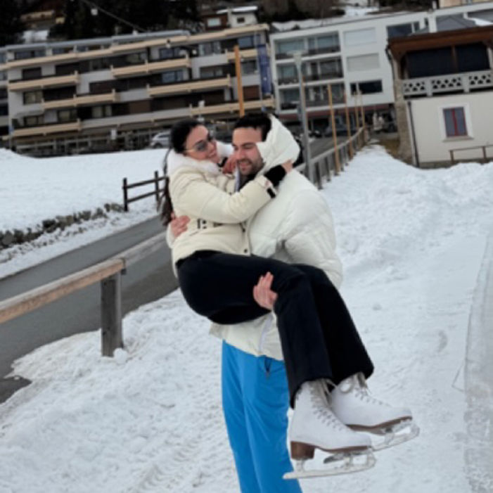 Kar manzarası, aşk ve gülüşmeler dolu bir İsviçre anısı