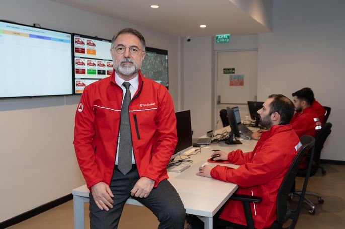 İstanbul trafiği duruldu, araçlar dertli, yollar tıkanık