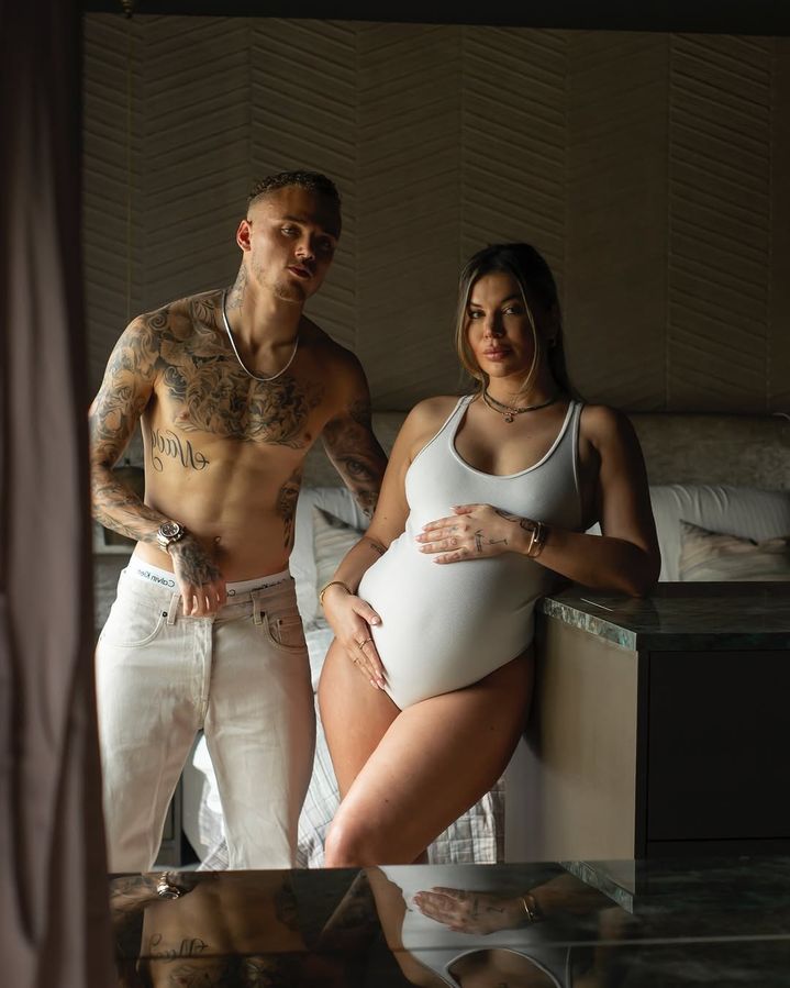 Hollandalı yıldız, sevgilisi ve çocuklarıyla sıcak anlar