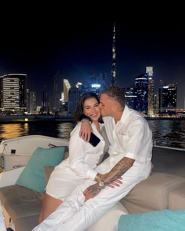 Hollandalı yıldız, sevgilisiyle birlikte samimi anlar yakalandı