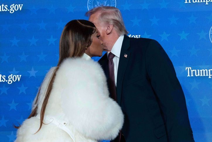 Sahnede Nicki, Trump'a destek, dikkat çekici anlar