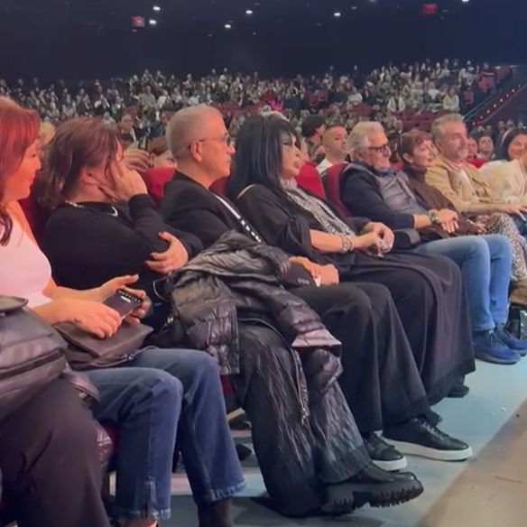 Sahneye yeni bir yıldız, Bülent Ersoy ve Müjdat Gezen!