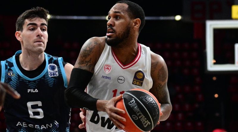 Kötü haber, Morris sahalardan ayrı kalacak, Olympiacos'a darbe