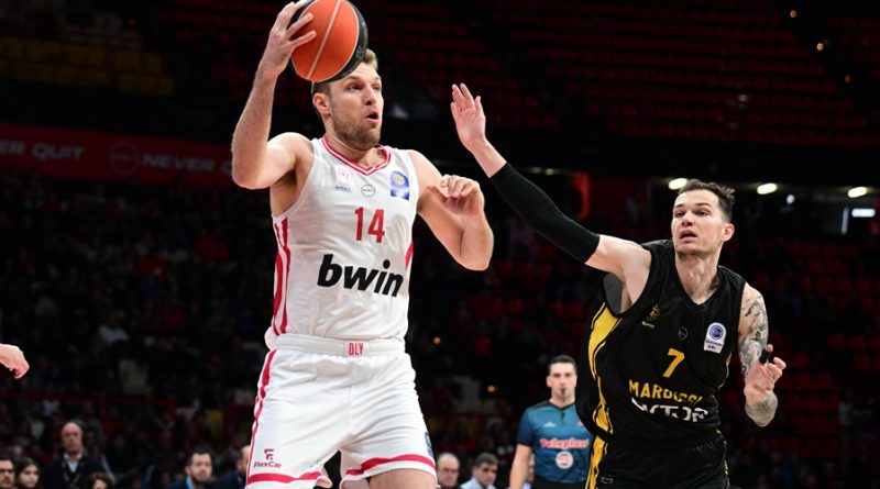 Sasha Vezenkov'den 23 sayı, Olympiakos derbiyi kazandı