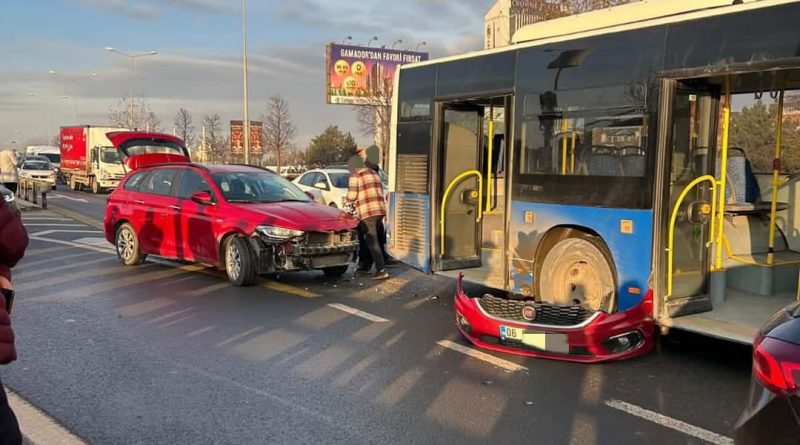 Çiftlik Kavşağı'nda kaza, Ankara trafiği yavaşladı