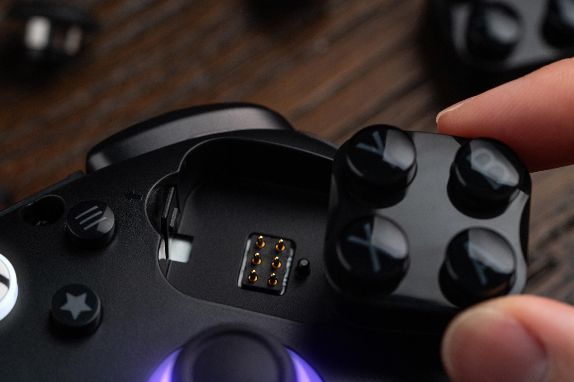 Retro tasarım, modern özellikler, kişiselleştirilebilir tuşlar, oyun tutkunları için